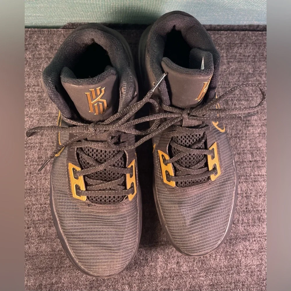Nike Kyrie Flytrap 4 Black Metallic Gold Sneakers Size 7.5